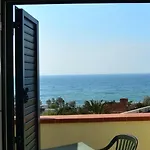 ベッド・アンド・ブレックファスト Holidays チェファル