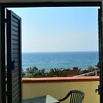 Holidays ベッド・アンド・ブレックファスト チェファル