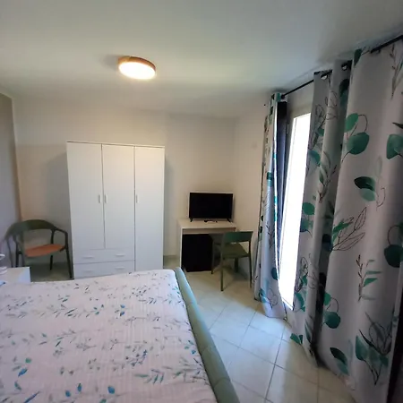 Holidays Bed & Breakfast 4*