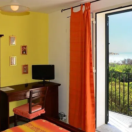Holidays Bed & Breakfast 4*