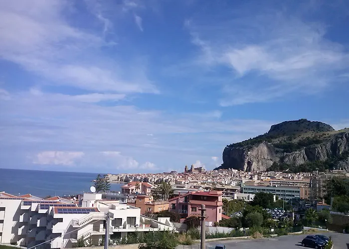 Holidays Panzió Cefalù